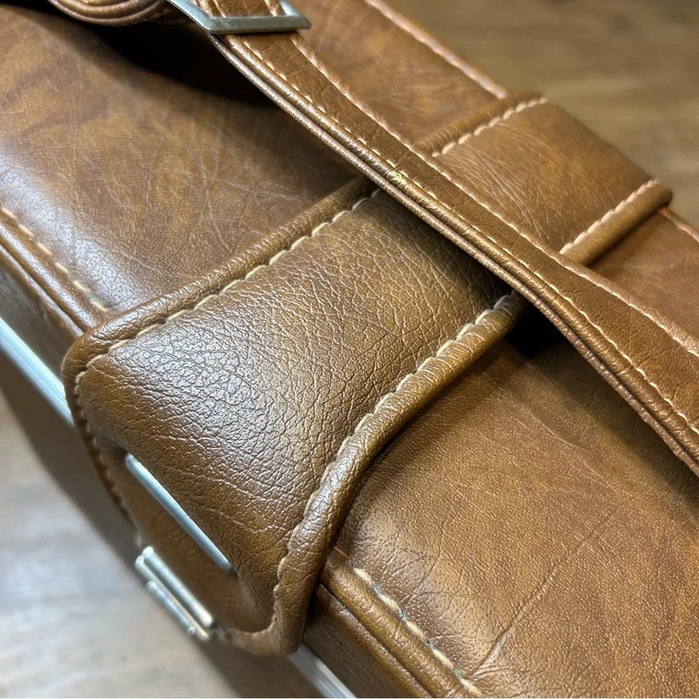 Vintage 1960s / 1970s Brown Faux Leather Camera Carrying Case